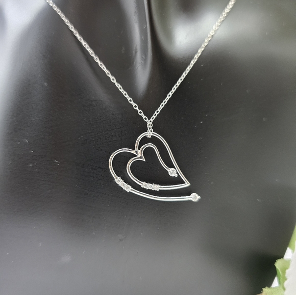 WAVY HEART NECKLACE - Picture 2 of 3
